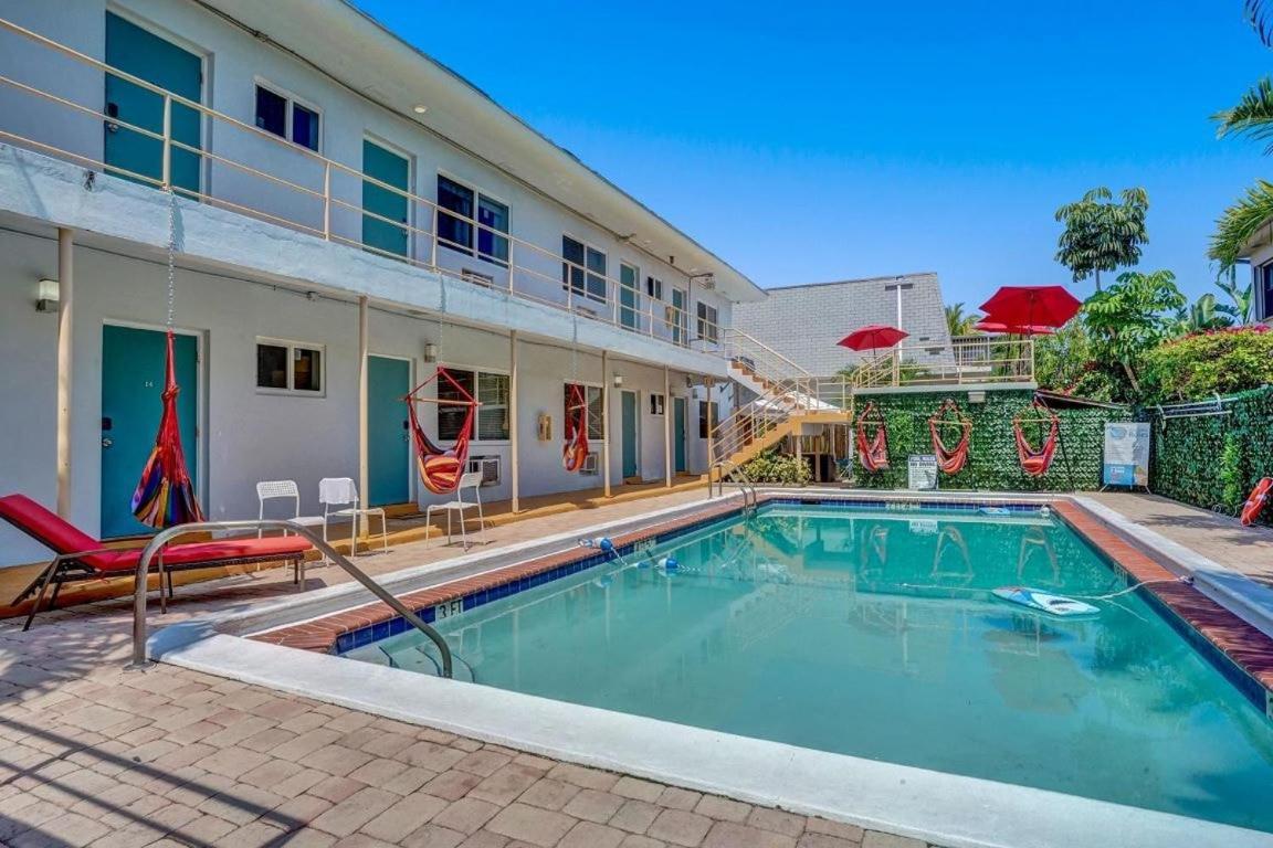 Appartement Secluded Hollywood Studio Walk To Beach Boardwalk à Dania Beach Extérieur photo